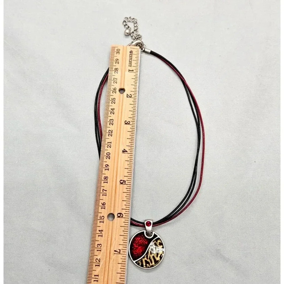 Chicos Short Cord Choker Necklace Round Enamel Pendant Red & Cheetah Print - Picture 9 of 12
